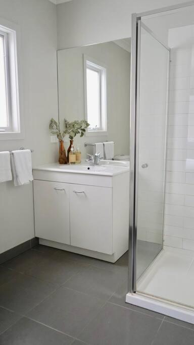 Honeysuckle St Cottage. Central Location. Sleeps 8 Bendigo Buitenkant foto